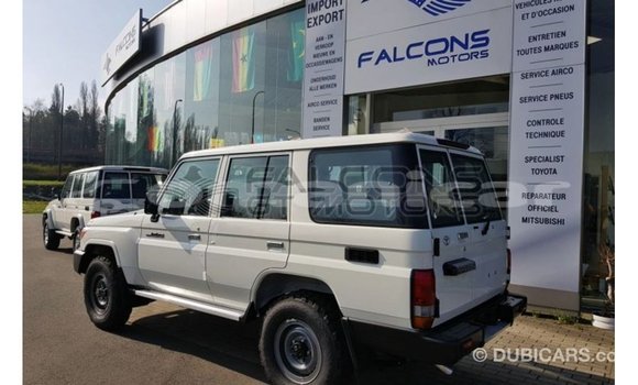 Buy Import Toyota Land Cruiser White Car in Import - Dubai in Dhufar Buy Import Toyota Land Cruiser White Car in Import - Dubai in Dhufar
