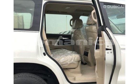 Buy Import Toyota Land Cruiser White Car in Import - Dubai in Dhufar Buy Import Toyota Land Cruiser White Car in Import - Dubai in Dhufar