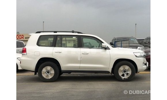 Buy Import Toyota Land Cruiser White Car in Import - Dubai in Dhufar Buy Import Toyota Land Cruiser White Car in Import - Dubai in Dhufar