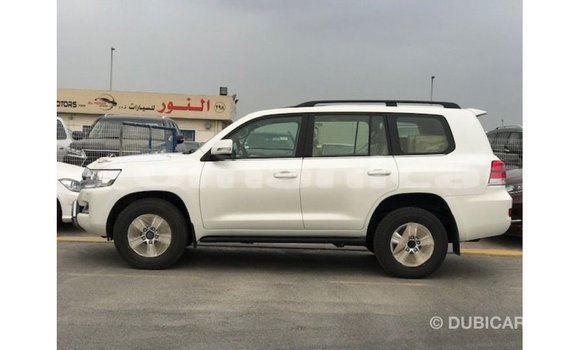 Buy Import Toyota Land Cruiser White Car in Import - Dubai in Dhufar Buy Import Toyota Land Cruiser White Car in Import - Dubai in Dhufar