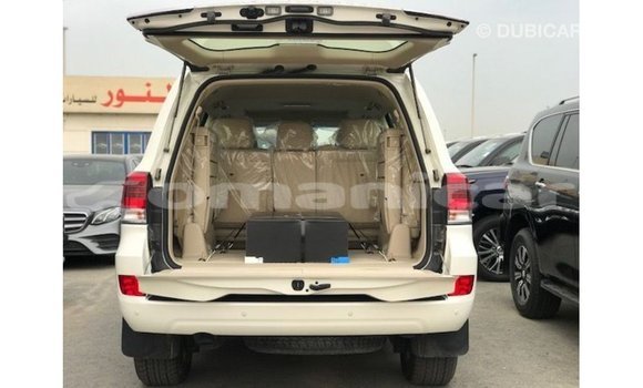 Buy Import Toyota Land Cruiser White Car in Import - Dubai in Dhufar Buy Import Toyota Land Cruiser White Car in Import - Dubai in Dhufar