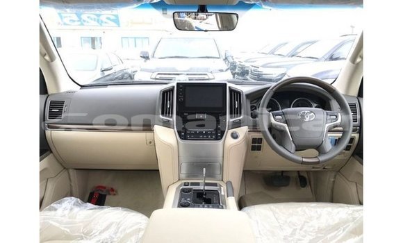 Buy Import Toyota Land Cruiser White Car in Import - Dubai in Dhufar Buy Import Toyota Land Cruiser White Car in Import - Dubai in Dhufar
