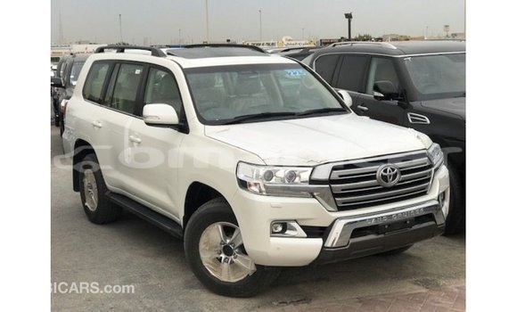 Buy Import Toyota Land Cruiser White Car in Import - Dubai in Dhufar Buy Import Toyota Land Cruiser White Car in Import - Dubai in Dhufar
