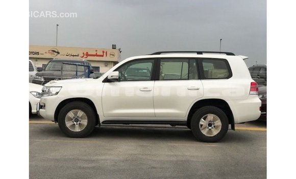 Buy Import Toyota Land Cruiser White Car in Import - Dubai in Dhufar Buy Import Toyota Land Cruiser White Car in Import - Dubai in Dhufar