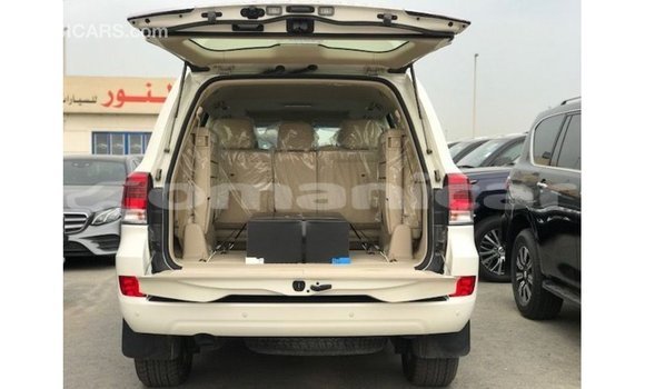 Buy Import Toyota Land Cruiser White Car in Import - Dubai in Dhufar Buy Import Toyota Land Cruiser White Car in Import - Dubai in Dhufar