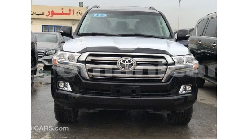 Big with watermark toyota land cruiser dhufar import dubai 3690