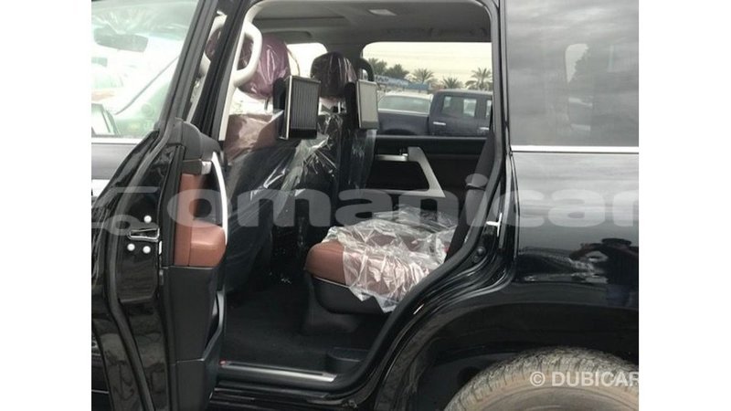 Big with watermark toyota land cruiser dhufar import dubai 3690