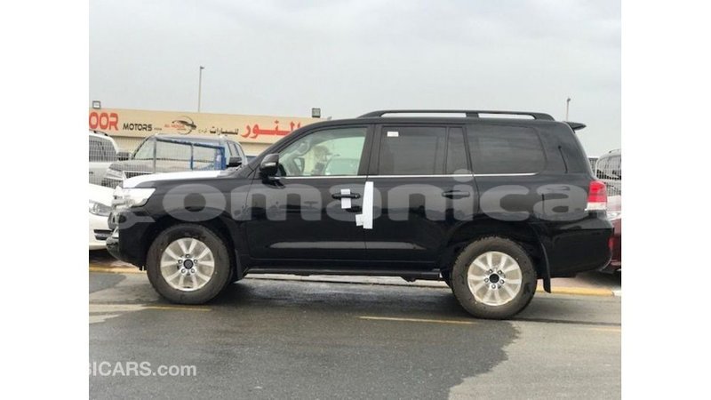 Big with watermark toyota land cruiser dhufar import dubai 3690