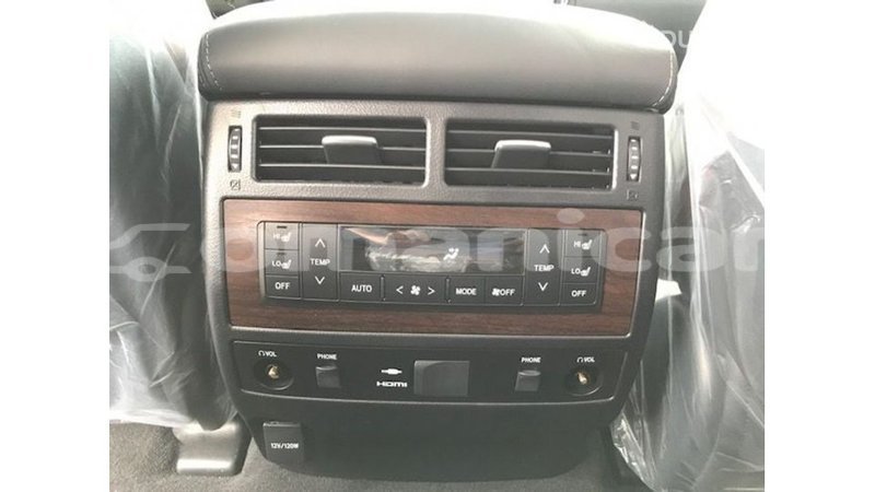 Big with watermark toyota land cruiser dhufar import dubai 3690