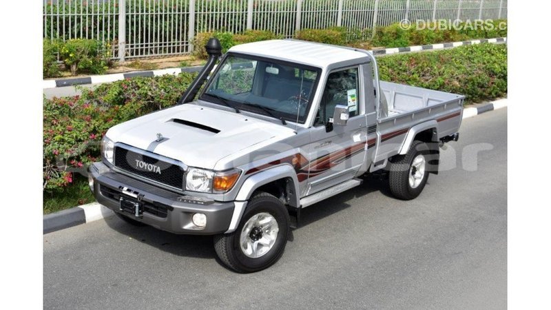 Big with watermark toyota land cruiser dhufar import dubai 3693