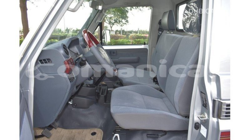 Big with watermark toyota land cruiser dhufar import dubai 3693