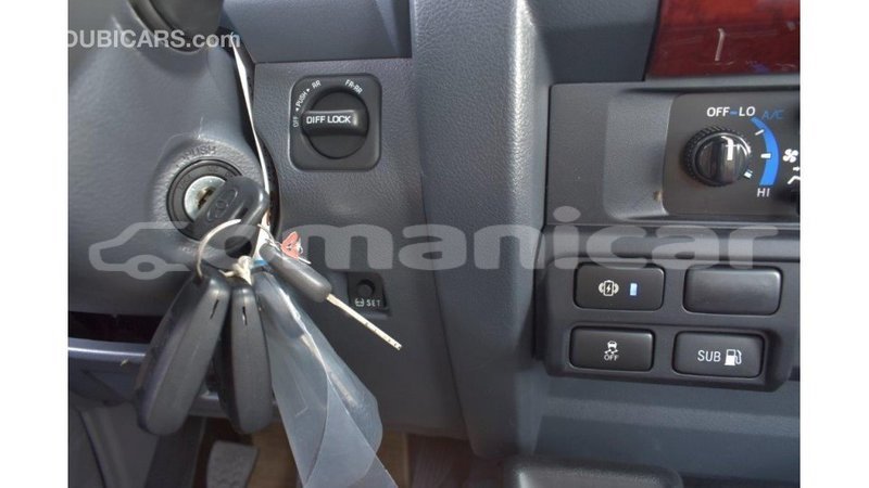 Big with watermark toyota land cruiser dhufar import dubai 3693