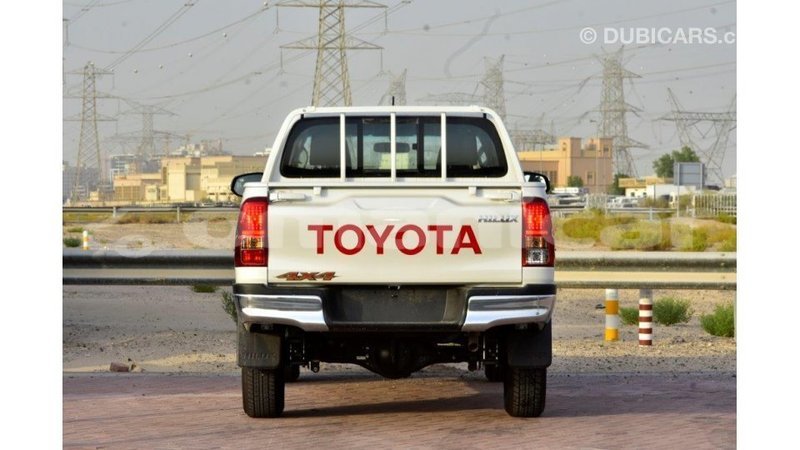 Big with watermark toyota hilux dhufar import dubai 3694