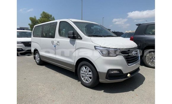 Buy Import Hyundai Accent White Car in Import - Dubai in Dhufar Buy Import Hyundai Accent White Car in Import - Dubai in Dhufar