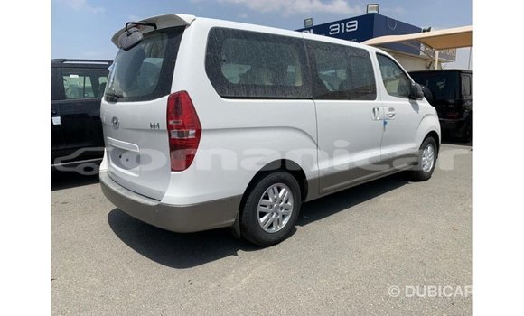 Buy Import Hyundai Accent White Car in Import - Dubai in Dhufar Buy Import Hyundai Accent White Car in Import - Dubai in Dhufar