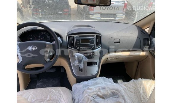 Buy Import Hyundai Accent White Car in Import - Dubai in Dhufar Buy Import Hyundai Accent White Car in Import - Dubai in Dhufar
