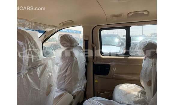 Buy Import Hyundai Accent White Car in Import - Dubai in Dhufar Buy Import Hyundai Accent White Car in Import - Dubai in Dhufar