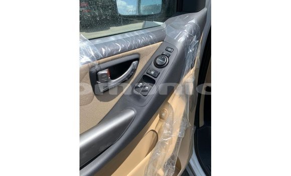 Buy Import Hyundai Accent White Car in Import - Dubai in Dhufar Buy Import Hyundai Accent White Car in Import - Dubai in Dhufar