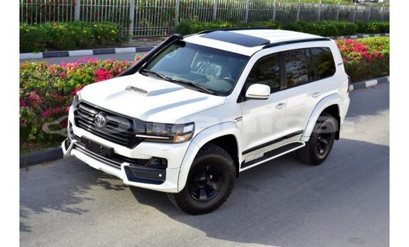 Buy Import Toyota Land Cruiser White Car in Import - Dubai in Dhufar Buy Import Toyota Land Cruiser White Car in Import - Dubai in Dhufar