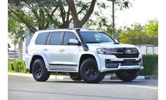 Buy Import Toyota Land Cruiser White Car in Import - Dubai in Dhufar Buy Import Toyota Land Cruiser White Car in Import - Dubai in Dhufar
