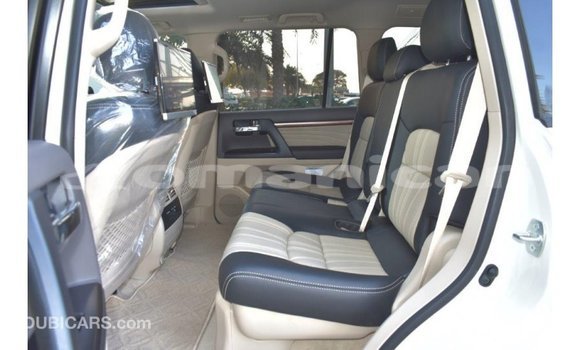 Buy Import Toyota Land Cruiser White Car in Import - Dubai in Dhufar Buy Import Toyota Land Cruiser White Car in Import - Dubai in Dhufar