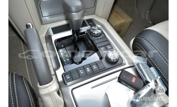 Buy Import Toyota Land Cruiser White Car in Import - Dubai in Dhufar Buy Import Toyota Land Cruiser White Car in Import - Dubai in Dhufar