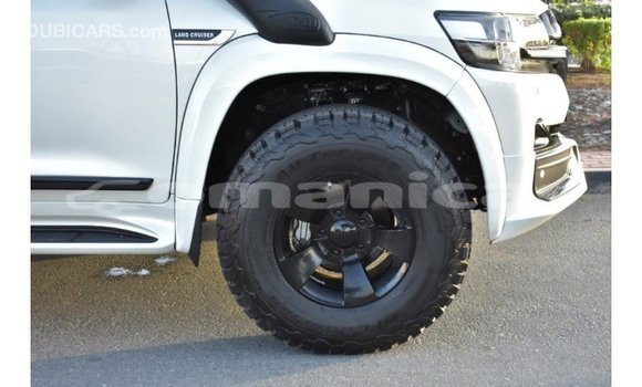 Buy Import Toyota Land Cruiser White Car in Import - Dubai in Dhufar Buy Import Toyota Land Cruiser White Car in Import - Dubai in Dhufar