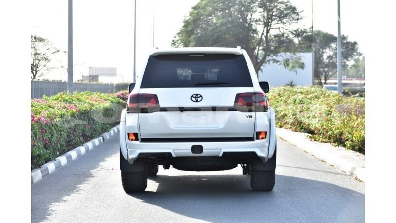 Big with watermark toyota land cruiser dhufar import dubai 3701