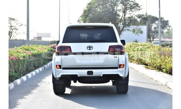 Buy Import Toyota Land Cruiser White Car in Import - Dubai in Dhufar Buy Import Toyota Land Cruiser White Car in Import - Dubai in Dhufar