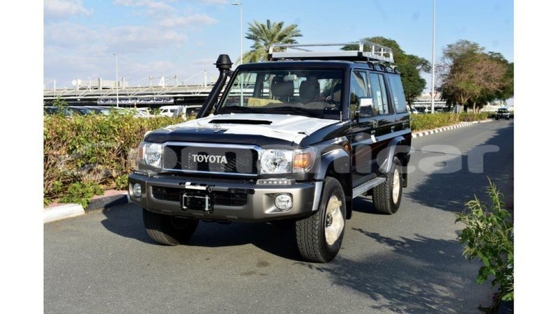 Big with watermark toyota land cruiser dhufar import dubai 3707