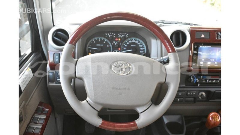 Big with watermark toyota land cruiser dhufar import dubai 3707