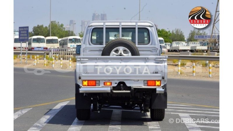 Big with watermark toyota land cruiser dhufar import dubai 3708