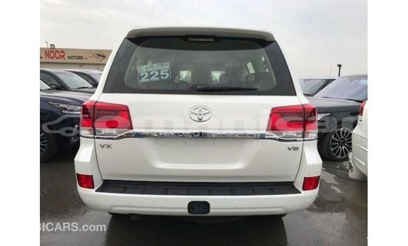 Buy Import Toyota Land Cruiser White Car in Import - Dubai in Dhufar Buy Import Toyota Land Cruiser White Car in Import - Dubai in Dhufar