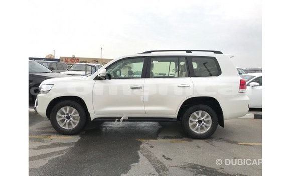 Buy Import Toyota Land Cruiser White Car in Import - Dubai in Dhufar Buy Import Toyota Land Cruiser White Car in Import - Dubai in Dhufar