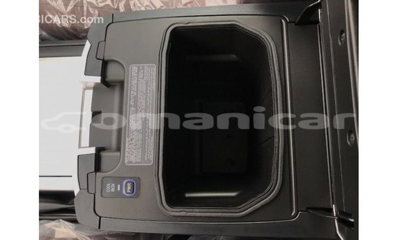 Buy Import Toyota Land Cruiser White Car in Import - Dubai in Dhufar Buy Import Toyota Land Cruiser White Car in Import - Dubai in Dhufar