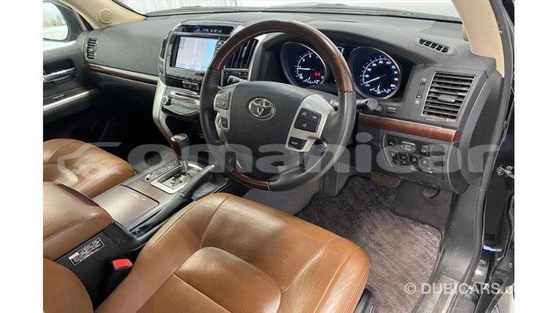 Big with watermark toyota land cruiser dhufar import dubai 3714