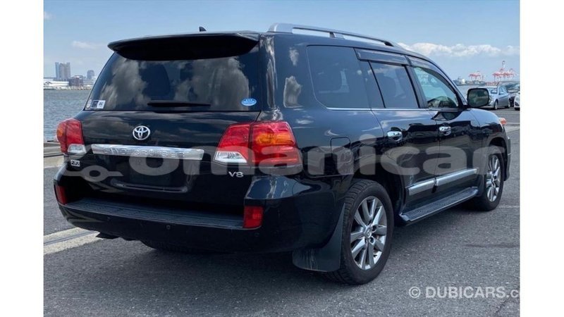 Big with watermark toyota land cruiser dhufar import dubai 3714