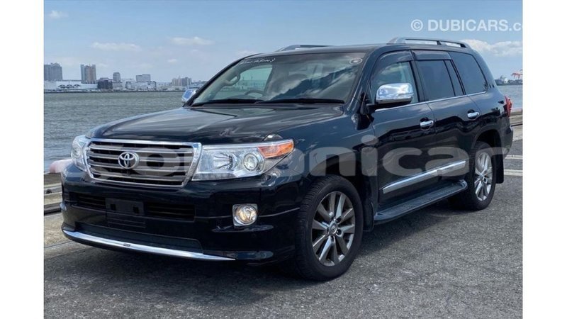 Big with watermark toyota land cruiser dhufar import dubai 3714