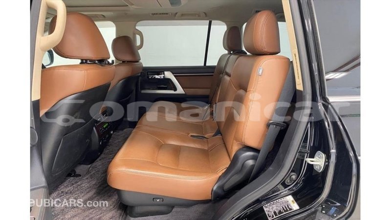 Big with watermark toyota land cruiser dhufar import dubai 3714