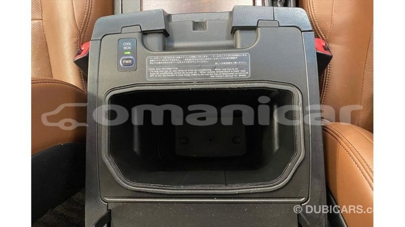 Big with watermark toyota land cruiser dhufar import dubai 3714