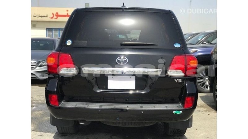 Big with watermark toyota land cruiser dhufar import dubai 3721