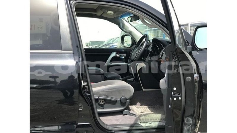 Big with watermark toyota land cruiser dhufar import dubai 3721