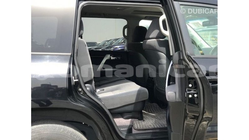 Big with watermark toyota land cruiser dhufar import dubai 3721