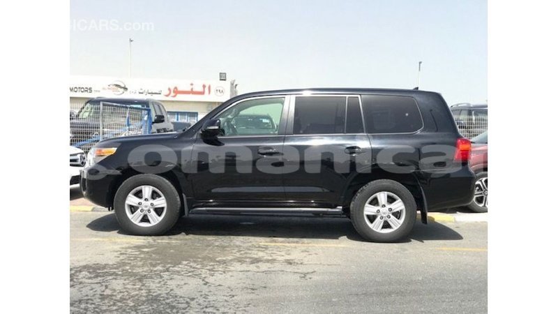 Big with watermark toyota land cruiser dhufar import dubai 3721