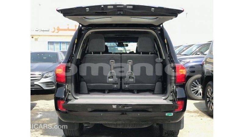 Big with watermark toyota land cruiser dhufar import dubai 3721