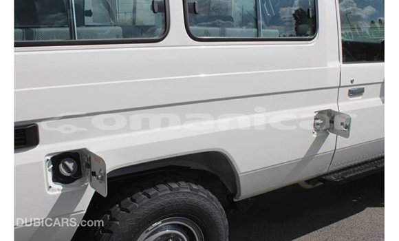 Buy Import Toyota Land Cruiser White Car in Import - Dubai in Dhufar Buy Import Toyota Land Cruiser White Car in Import - Dubai in Dhufar