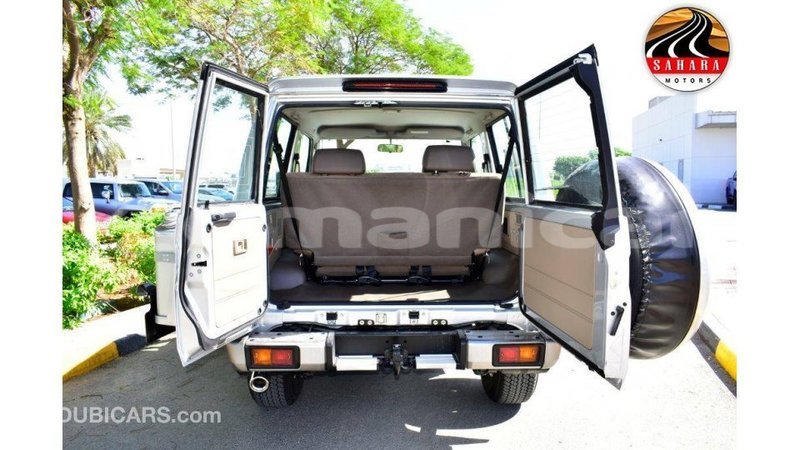 Big with watermark toyota land cruiser dhufar import dubai 3731