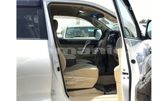 Buy Import Toyota Prado White Car in Import - Dubai in Dhufar Buy Import Toyota Prado White Car in Import - Dubai in Dhufar