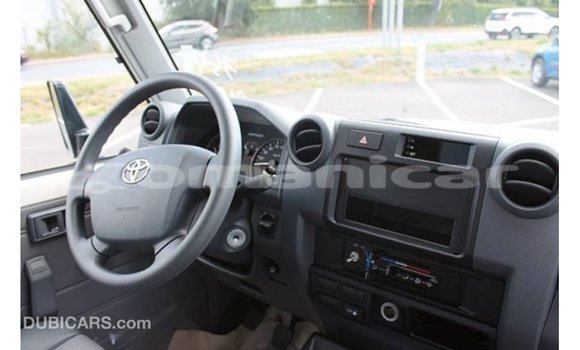 Buy Import Toyota Land Cruiser White Car in Import - Dubai in Dhufar Buy Import Toyota Land Cruiser White Car in Import - Dubai in Dhufar