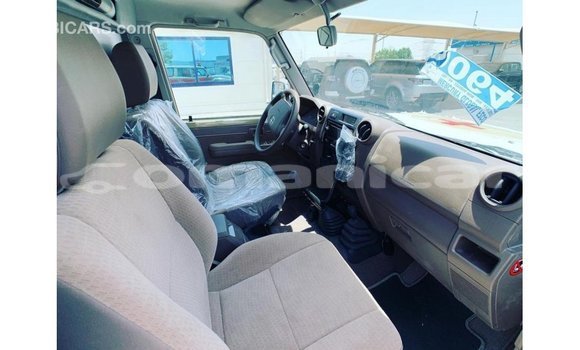 Buy Import Toyota Land Cruiser Beige Car in Import - Dubai in Dhufar Buy Import Toyota Land Cruiser Beige Car in Import - Dubai in Dhufar
